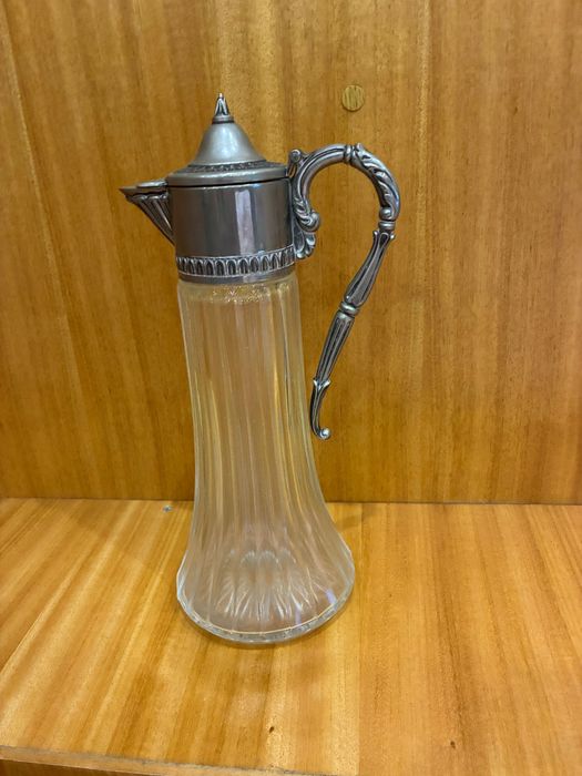 Garrafa de cristal com tampa de casquinha