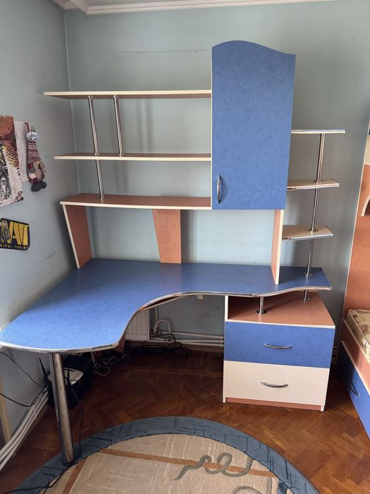 Комплект меблів в дитячу кімнату