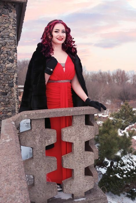 Сукня в пол, з розрізом на ніжці