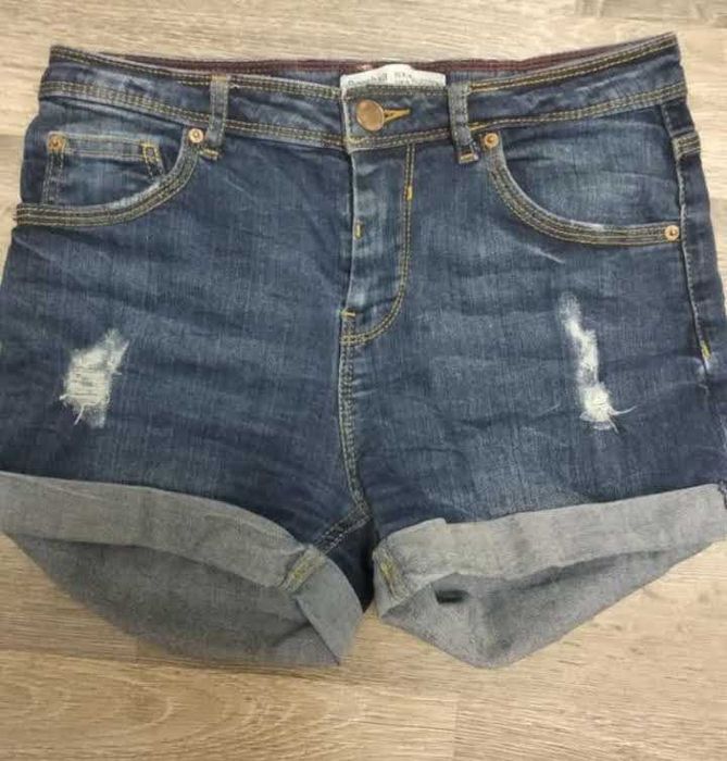 Джинсові  шорти .