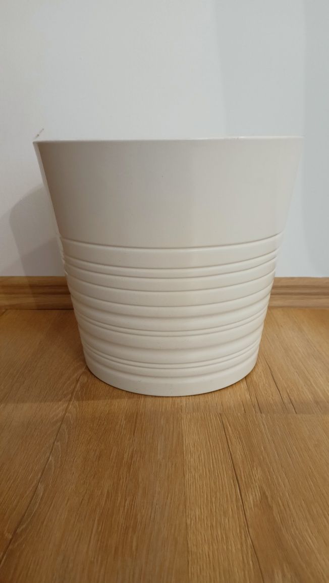 Donica doniczka ceramiczna biała osłonka na kwiaty duża  IKEA MUSKOT