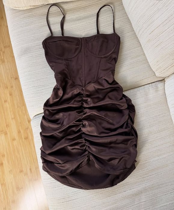 Сукня шоколадного кольору