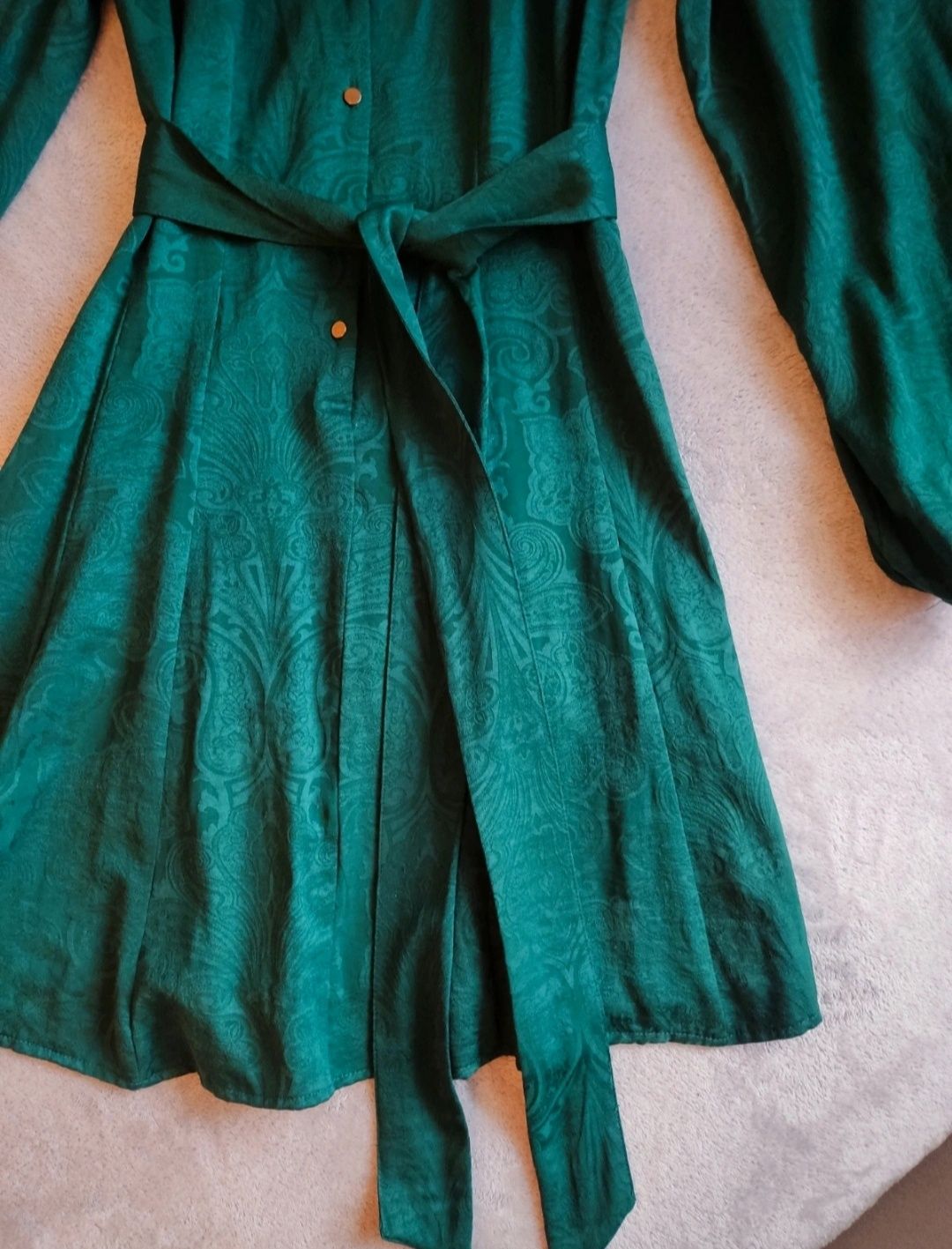 Zielona bufiasta sukienka Reserved