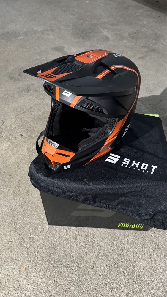 Capacete shot tamanho M