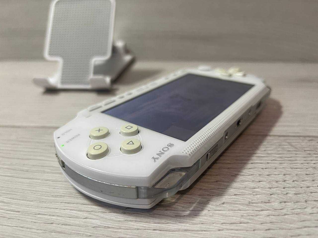 PSP Sony - біла 32GB +40 Ігор PlayStation Portable