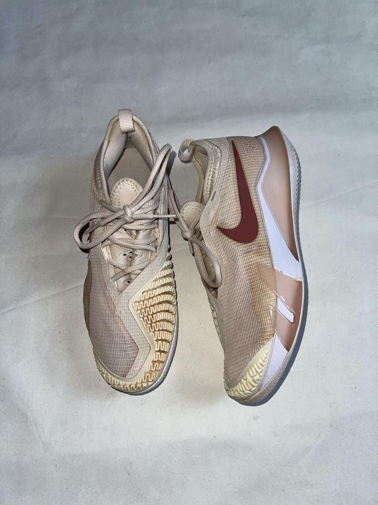 Тенісні кросівки Nike React Vapor NXT HC CV0742-100 розмір 39