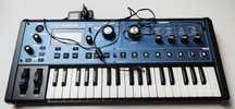 Novation - Mininova - syntezator