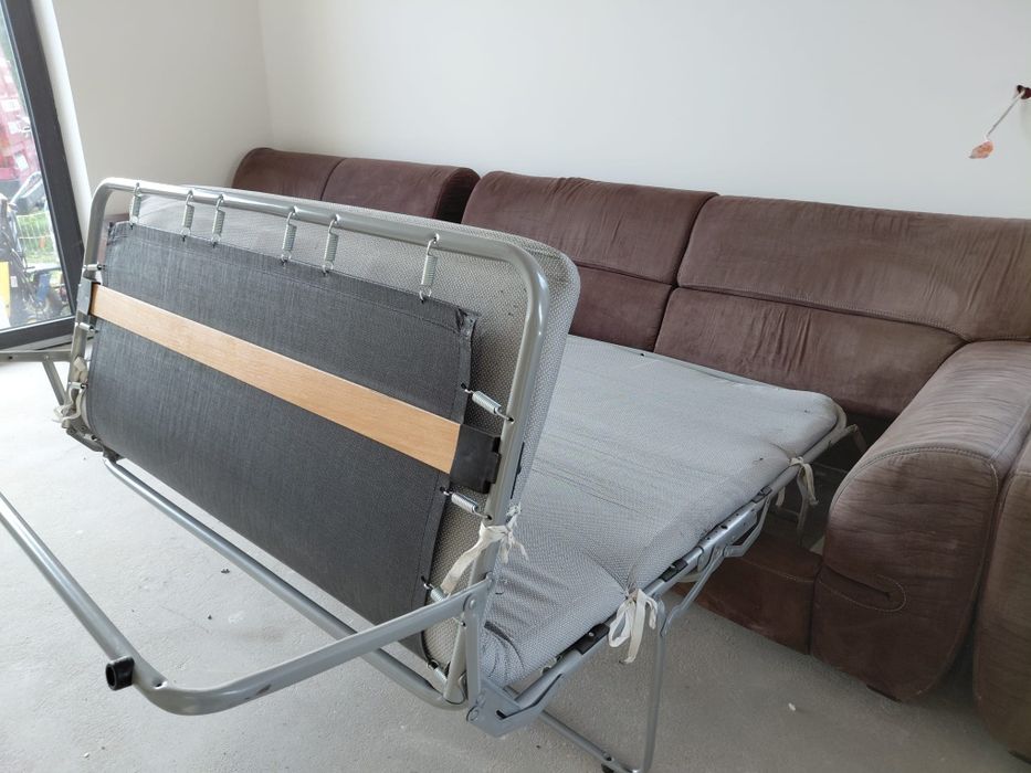 Zestaw solidnych mebli zakupionych na zamowienie z salonu na Brukowej