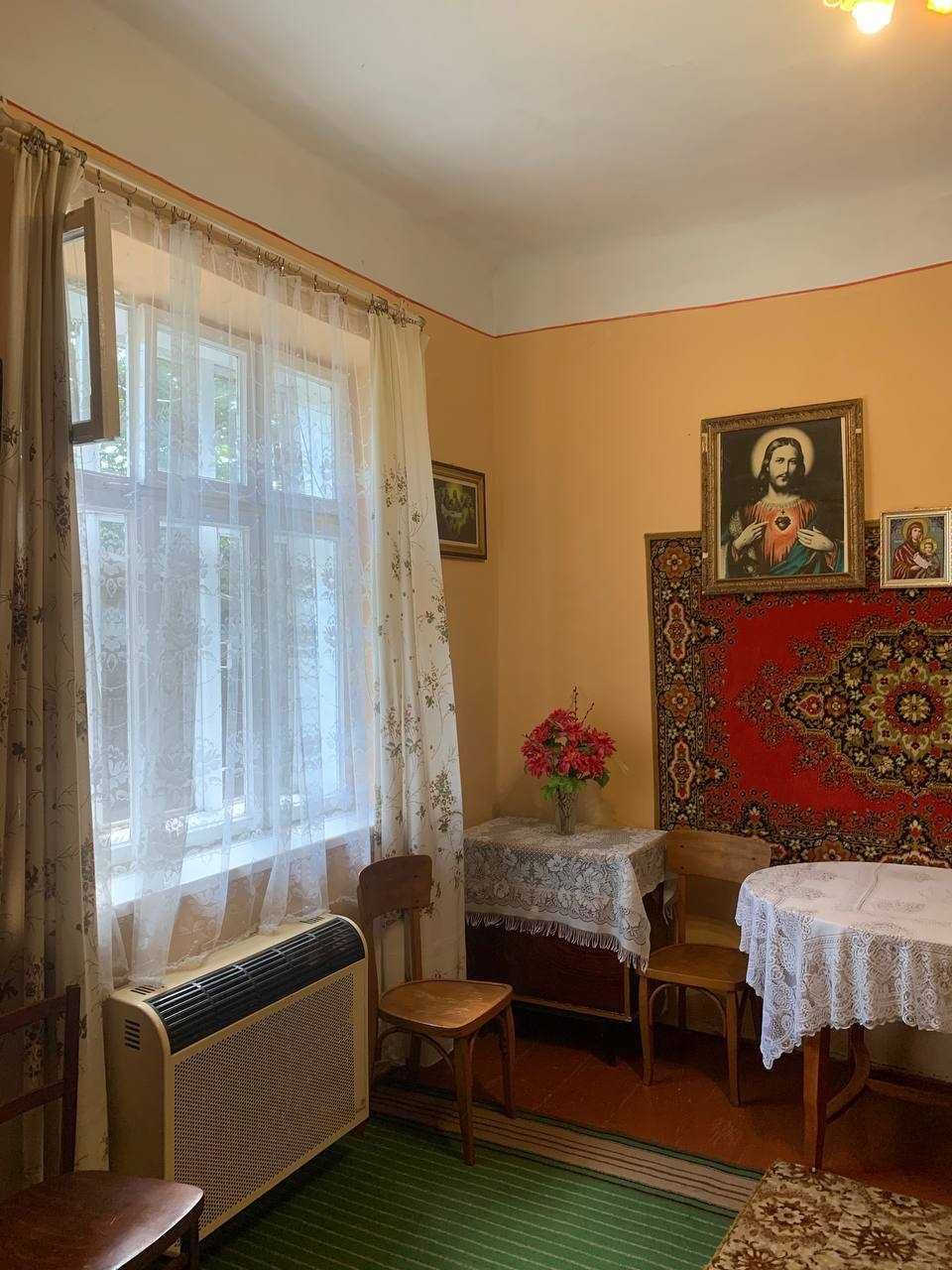 Продається квартира в Кутах