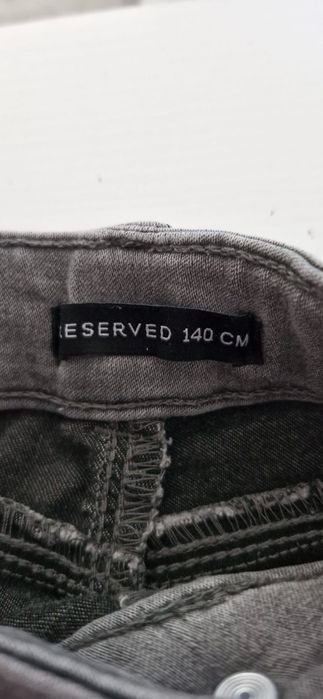 Szare jeansy reserved 140