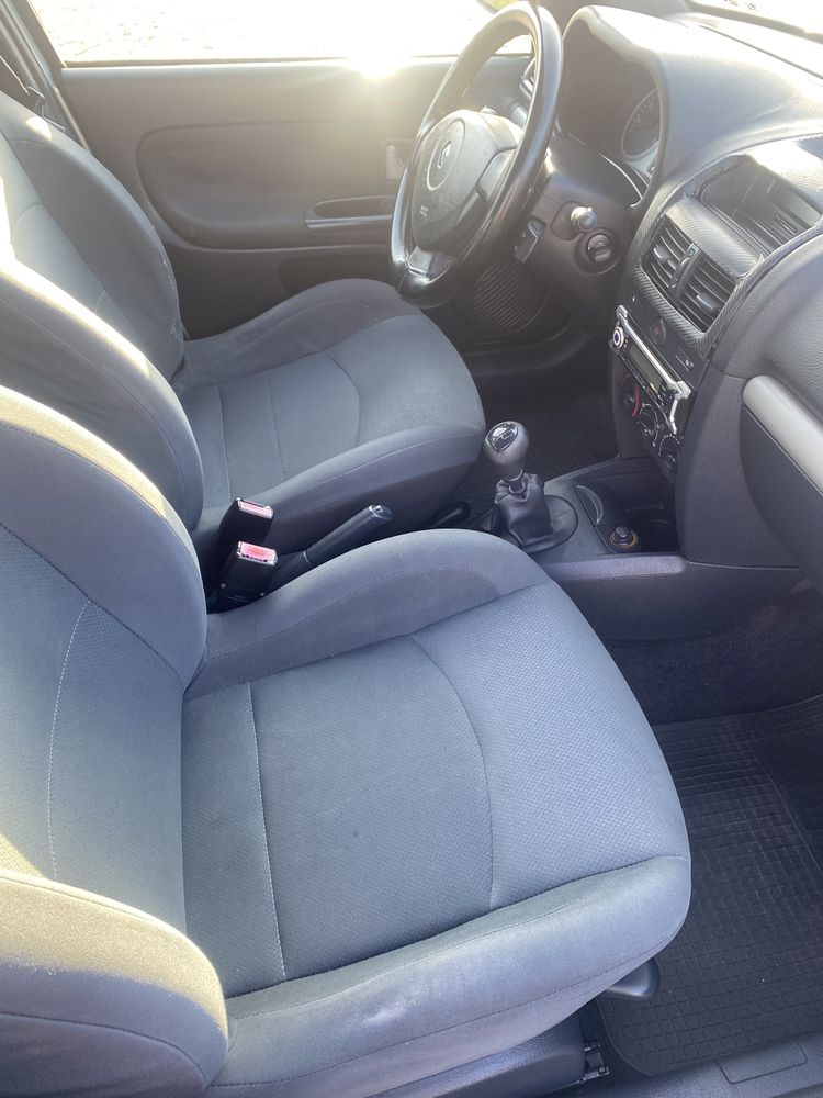 renault clio 1.2 16v com 156000 kms