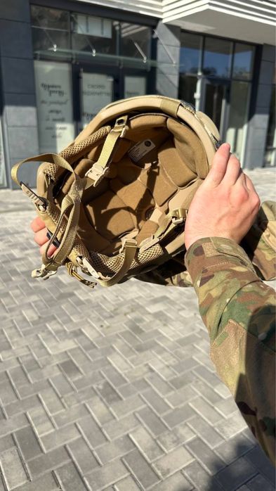 Тактичний бойовий шолом у камуфляжі Multicam