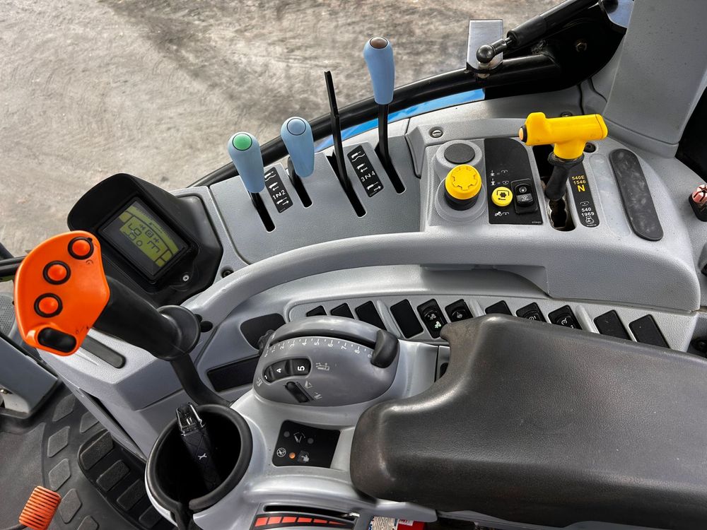 New Holland T7 200