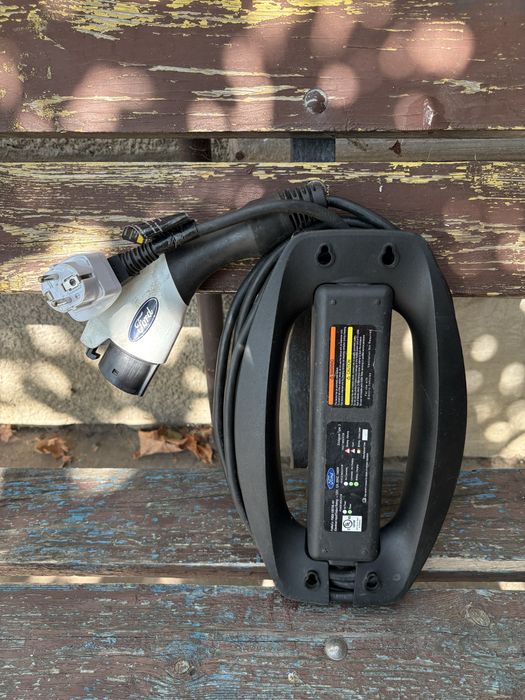 Зарядка для электромобиля  ford focus mk3 cmax electric fm58-10b706-ae