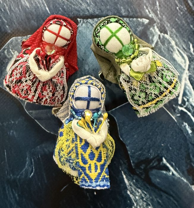 Лялька брошка мотанка мотанки прикраси