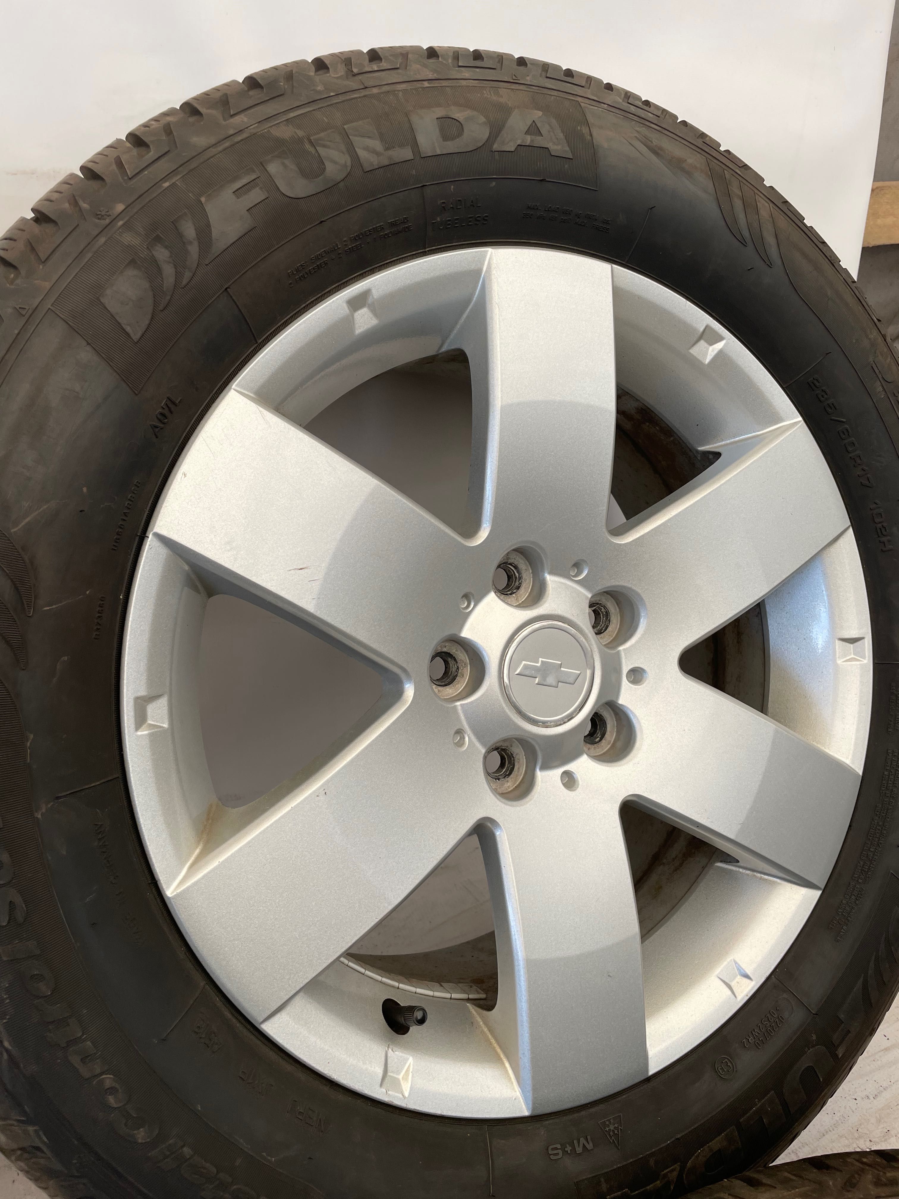 Felgi aluminiowe CHEVROLET 17 5x115 plus opony ZIMOWE 235/60R17