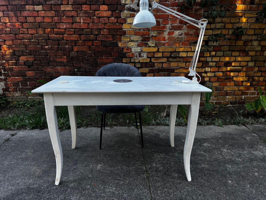 Biurko kosmetyczne z pochłaniaczem Afinia