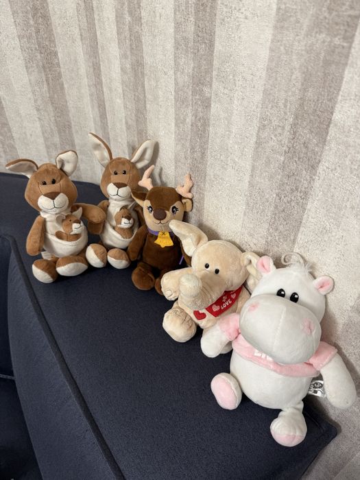 М’які іграшки — кенгуру, олень, слоник та бегемотик