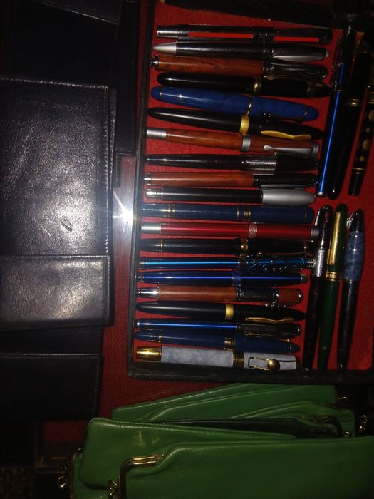 30 caneta  com bolsa pele a sua escolha  por 10 € cada