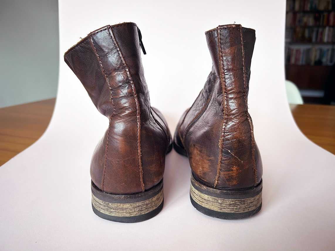 Botas de pele castanha estilo vintage