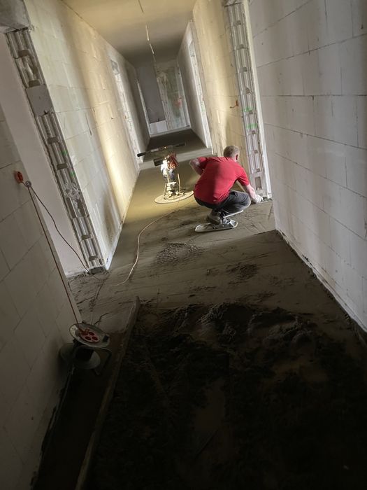 Posadzki maszynowe z mixokreta , lasterowe nanoszenie poziomu