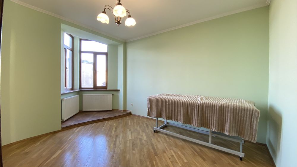 Продаж 4-кімнатної квартири в центрі міста | 130 м² | Камін