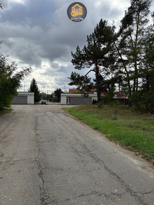 Продам Мальовничі Земельні ділянки біля озера та котеджного містечка