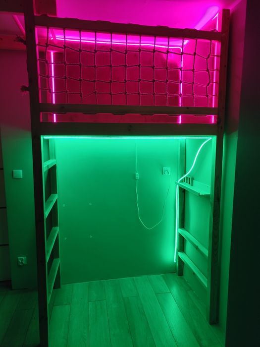 Łóżko piętrowe wspinaczka