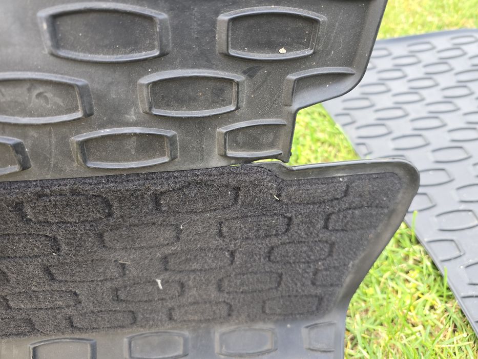 Dywaniki materiałowo- gumowe e60 przód