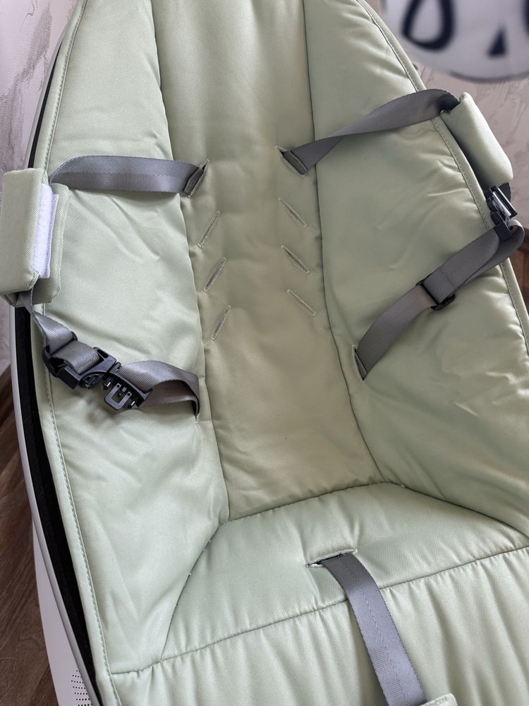 Заколисуючий центр 4moms mamaRoo 5.0