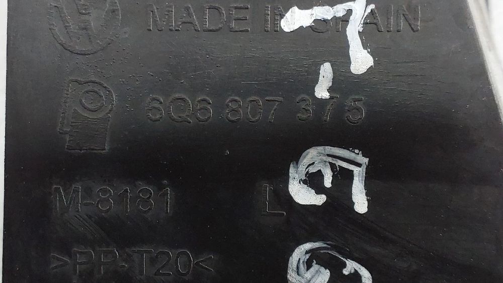 Guia de pára-choques trás esquerdo VOLKSWAGEN Polo (9N)