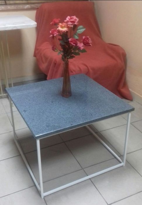 Stolik z blatem z granitu