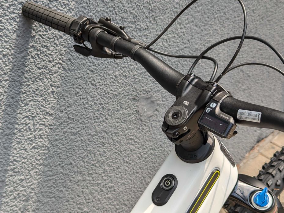 Rower elektryczny Husqvarna LC4, karbon, 720 Wh, 85 Nm, rozmiary M, L