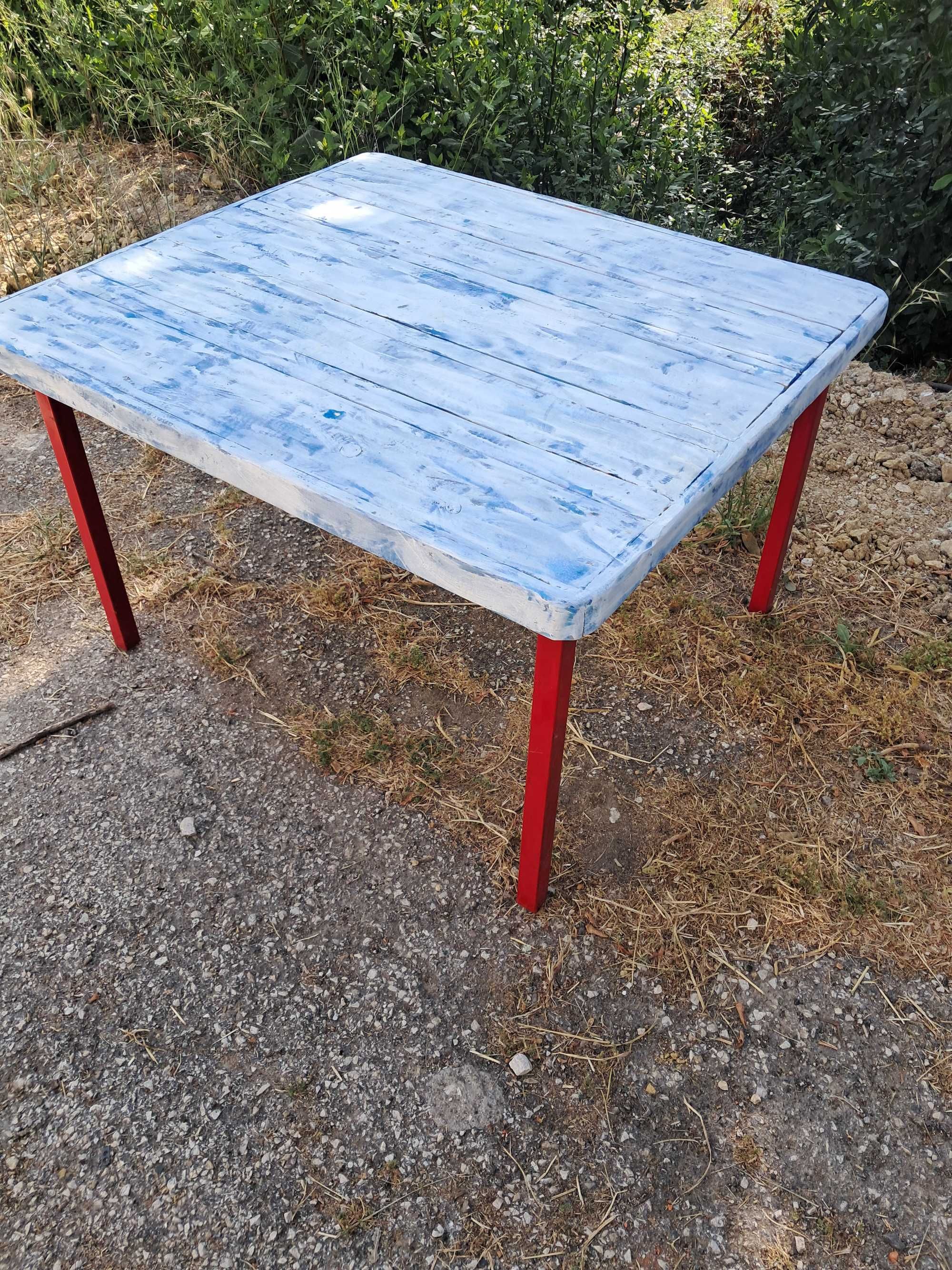 Mesa artesanal em madeira
