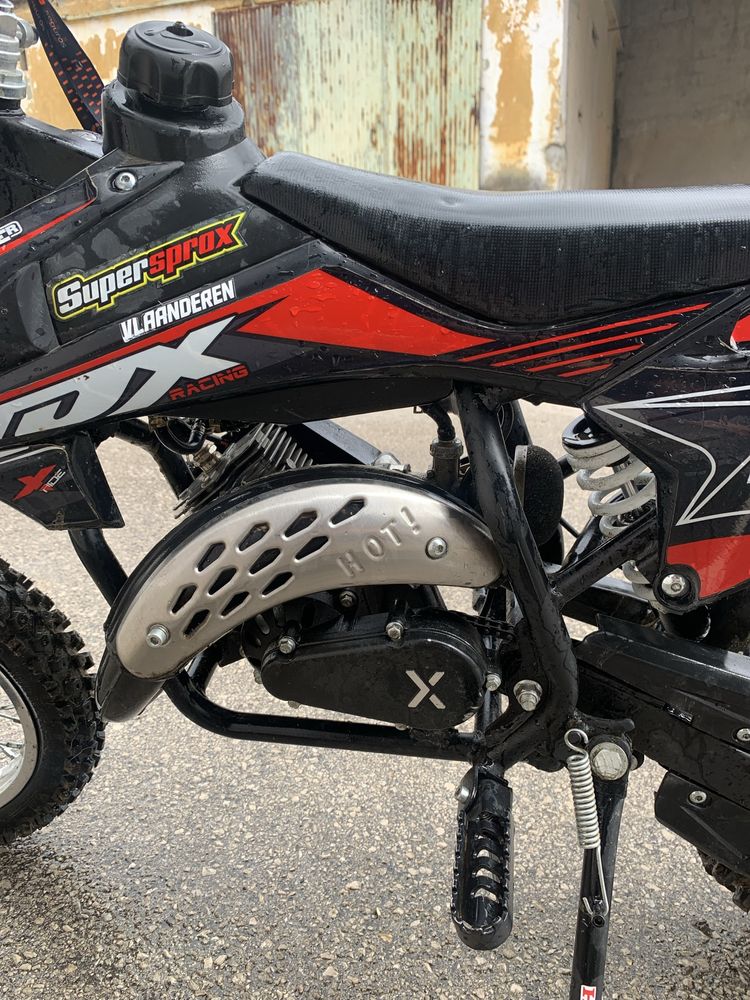 Vendo mota para criança a 2T nova