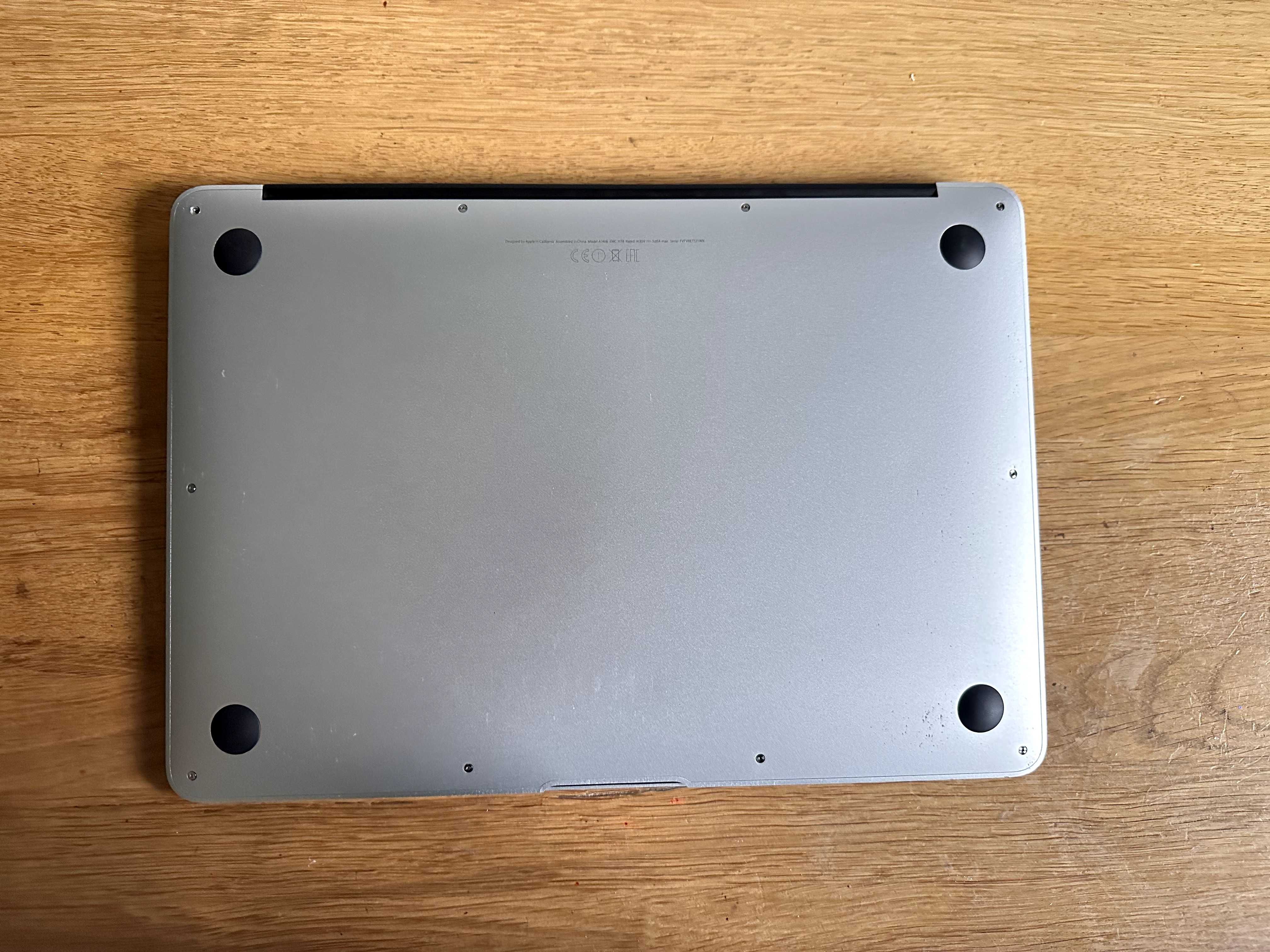 MacBook Air 13 8/128GB 2017r.