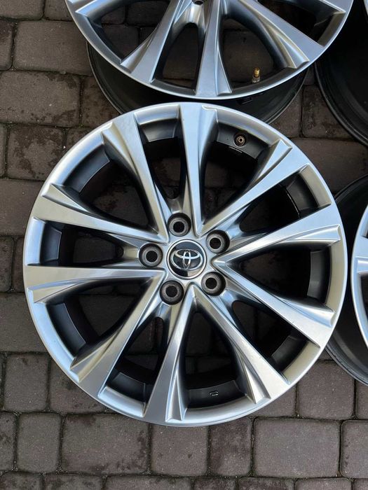 Oryginalne alufelgi Toyota 5x114,3 18 CZUJNIKI RAV 4 C-HR AVENSIS