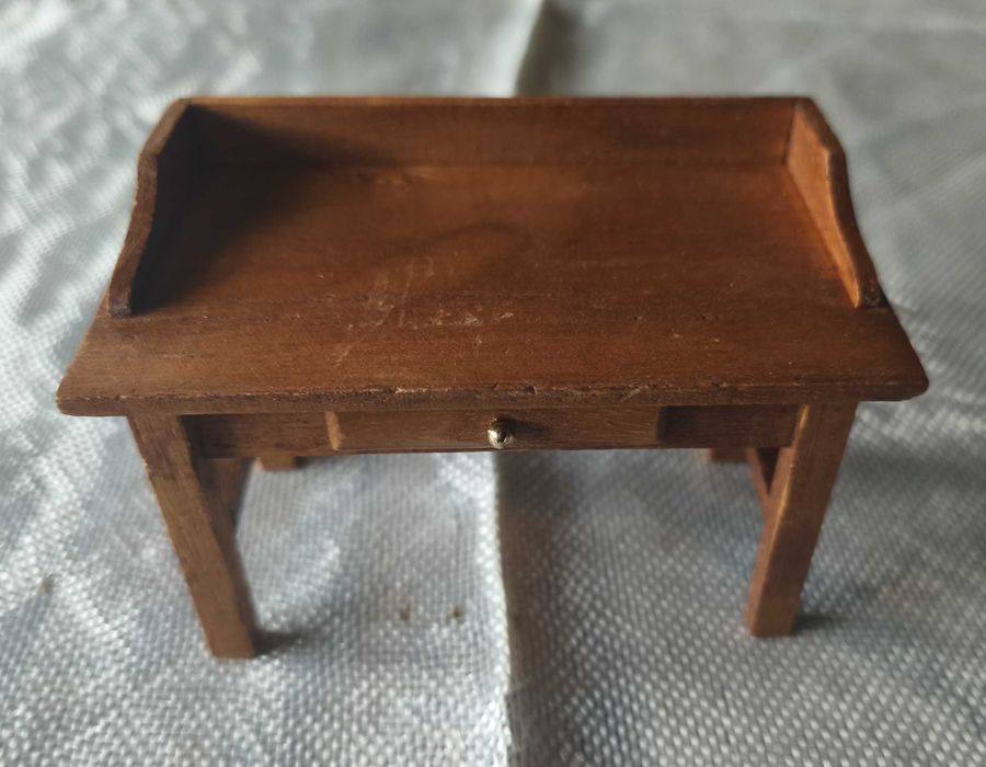 Escrivaninha casa de bonecas