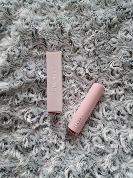 Pomadka do ust w płynie G Suit Soft Touch Lip Creme Glossier 6 ml Jet