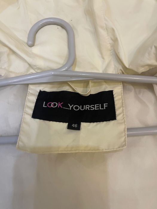 Продам куртку молочно- білого кольру