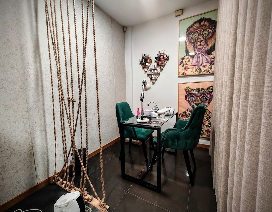 Mesa de manicure e pedicure para Aluguer