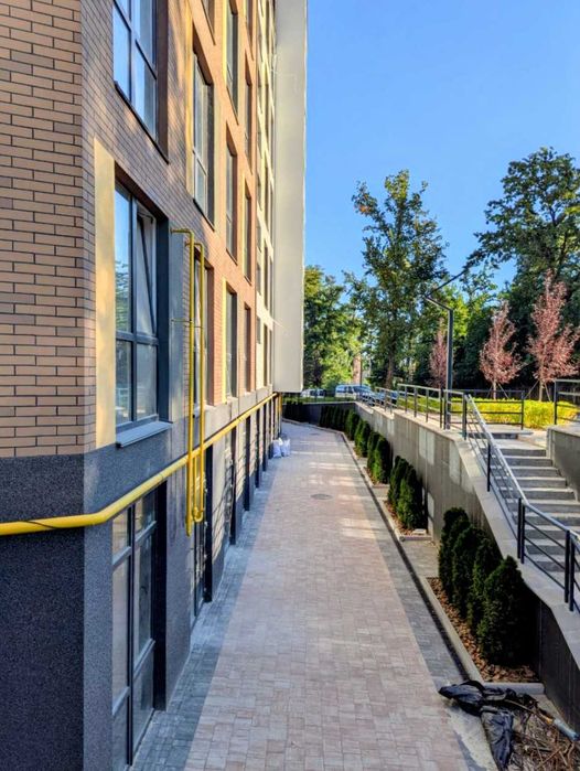 Приміщення у новому будинку, хороший трафік, без комісії!