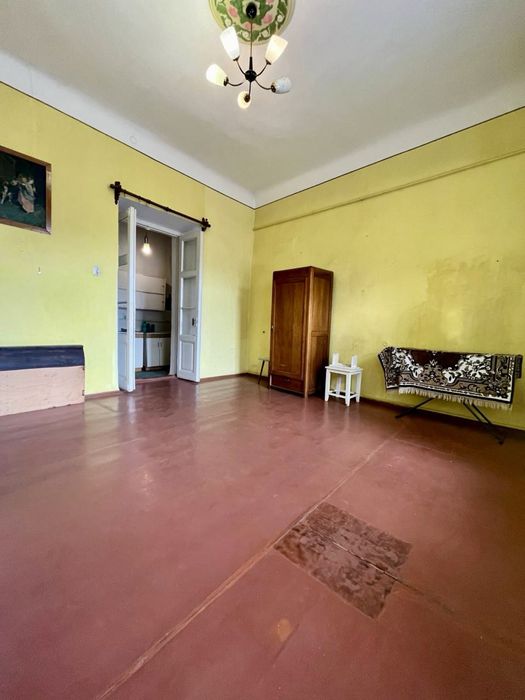 2-кімнатна квартира у жилкопі, можливо по сертифікату.