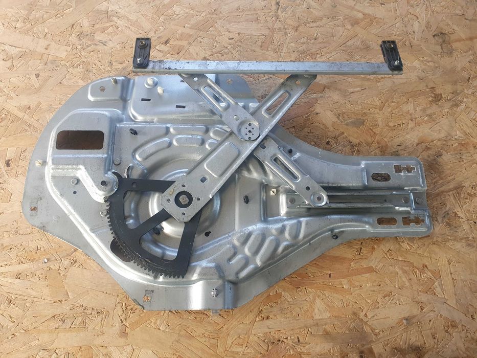 Mechanizm podnośnik szyby lewy przód Hyundai Tucson 1 07r eu sprawny