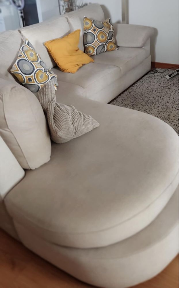 Sofá chaise longue bege