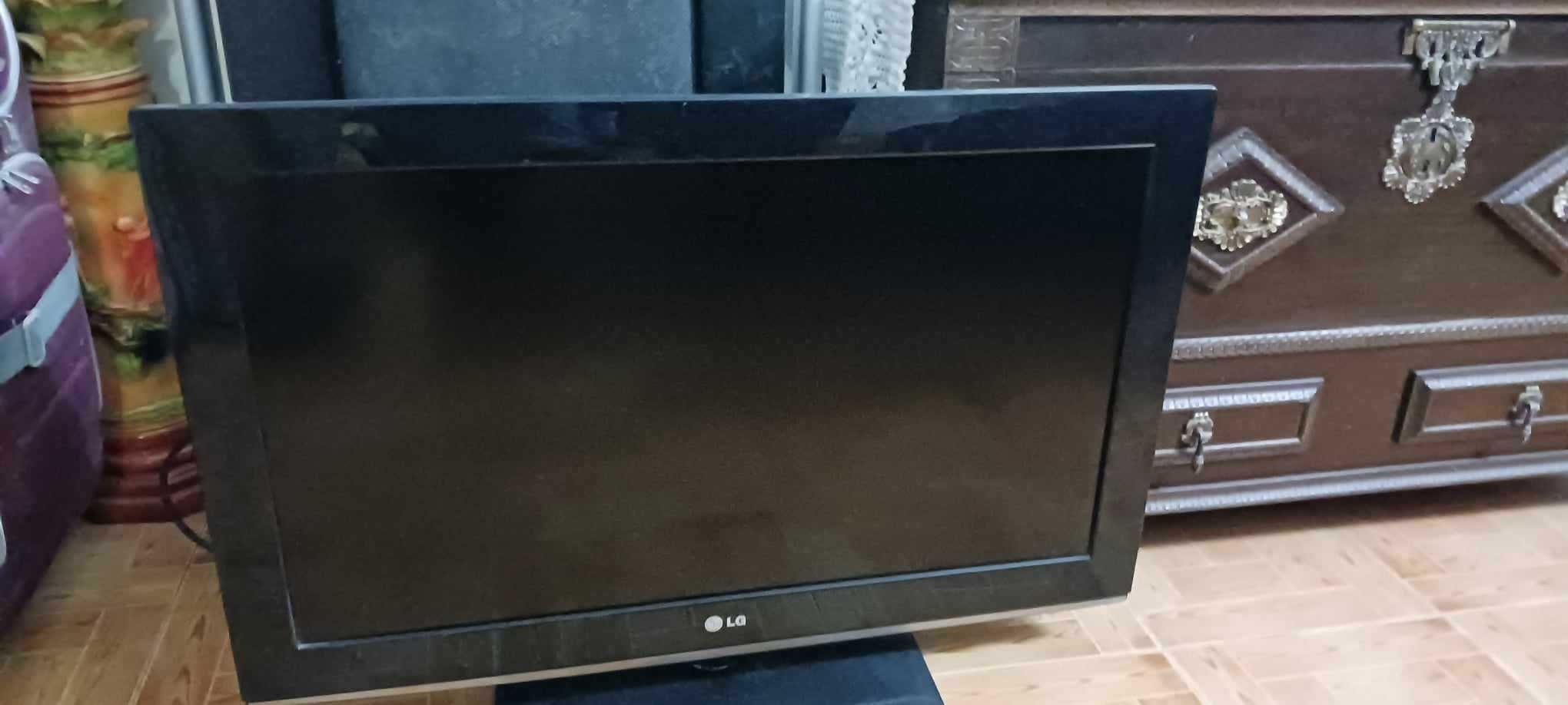 Tv LG Led 82 cm a funcionar (boa imagem e som)