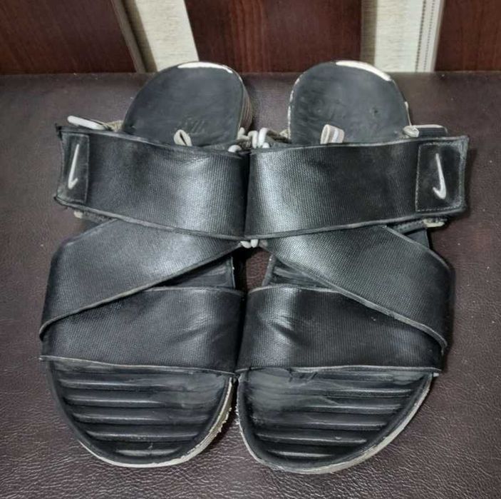 Чёрные мужские шлёпанцы Nike Air 43 размер.