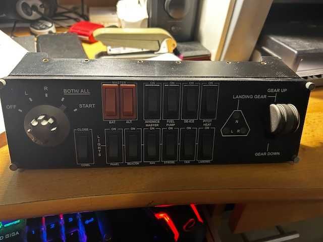 Kontroler LOGITECH G Saitek Pro Flight Switch Panel USB