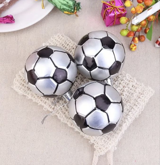 Новорічні іграшки. Футбольний мʼяч