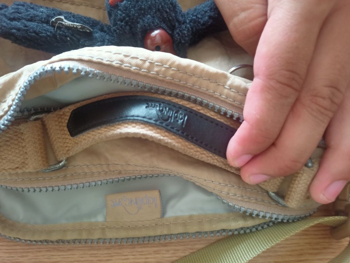 Torba Kipling beżowa listonoszka 4 kieszenie